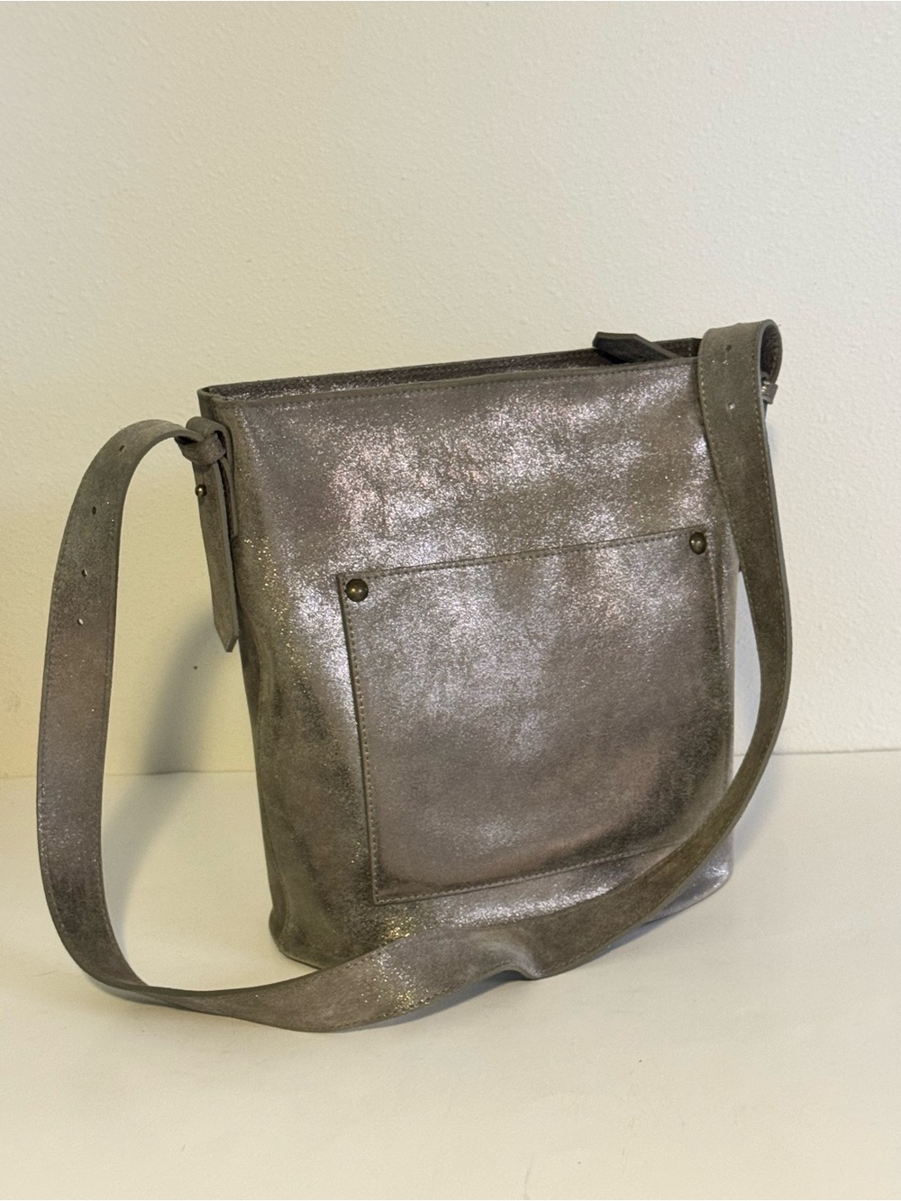 Garnet Hill “Sienna” Metallic  Gray Leather Crossbody/Shoulder Bucket Bag Italy